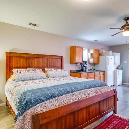 2 Mi To 7F Lodge And Events Rural Retreat!